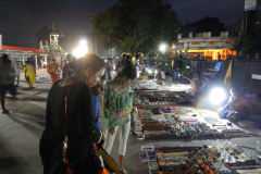 Rishikesh Triveni Ghat Aarti - Some shopping at the Triveni Ghat