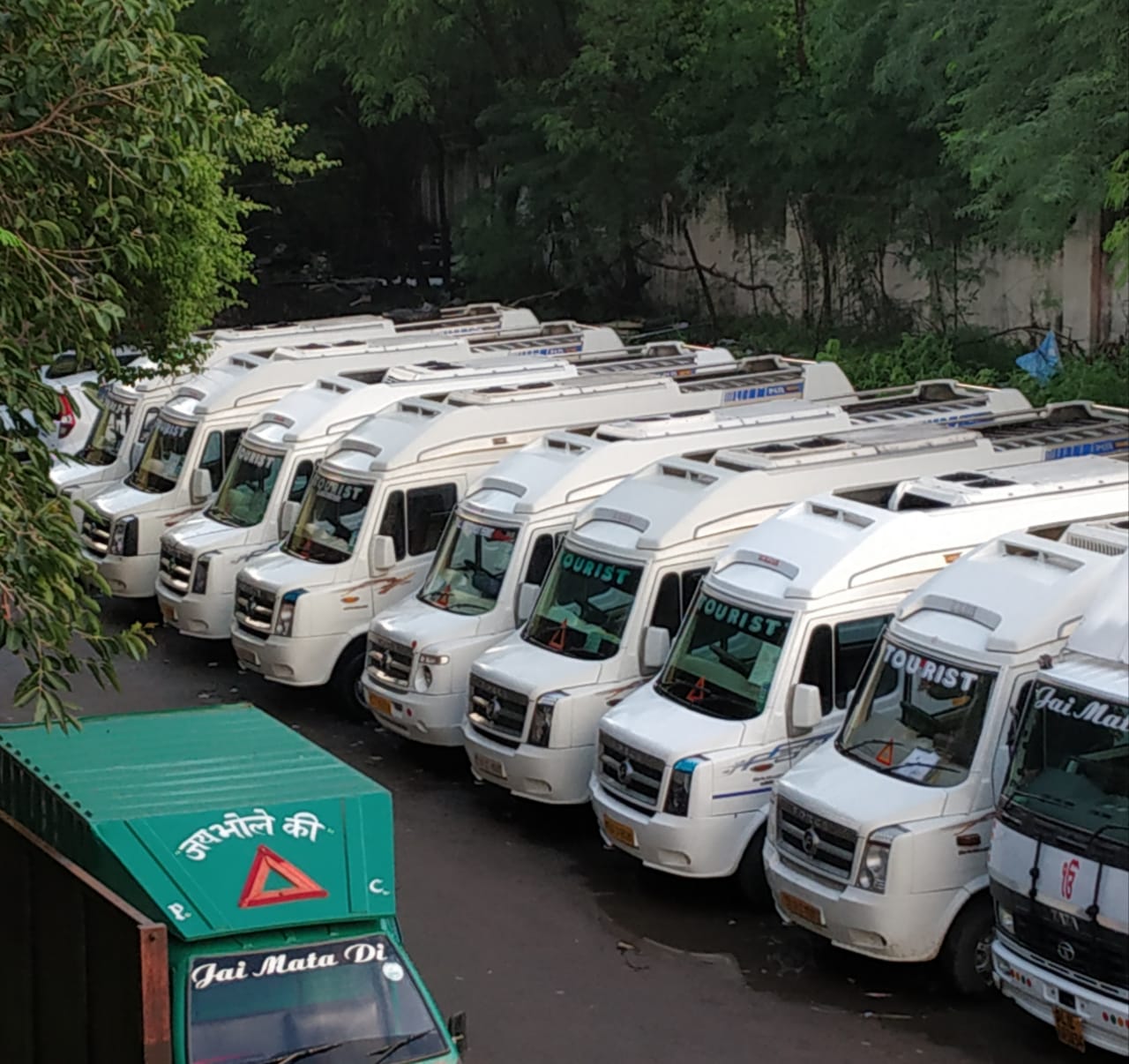 Safe Travel India - Premier provider of Tempo Traveller and bus rental ...